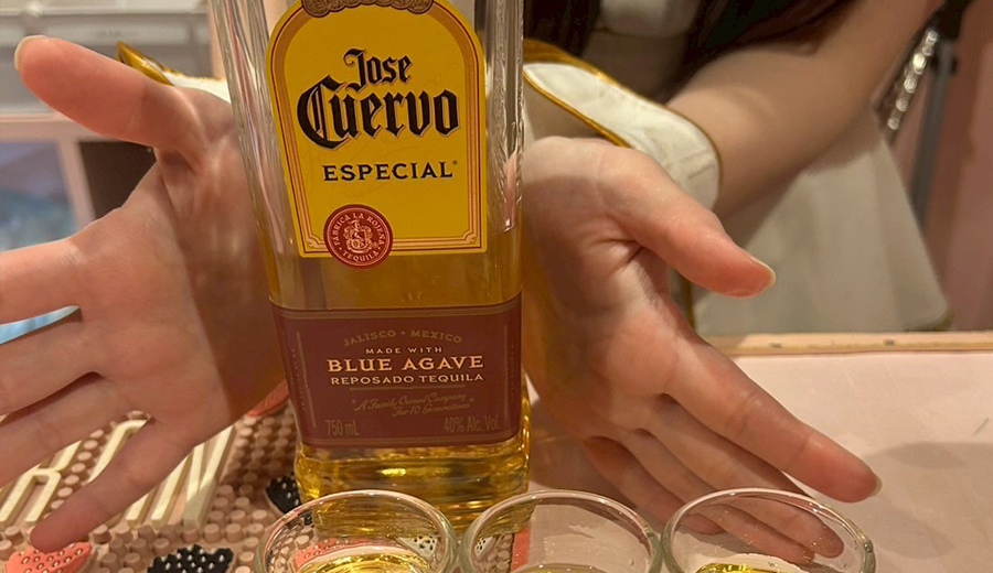 コンカフェでのお酒の頼み方ガイド｜初心者でも安心して楽しめる注文のコツとマナー